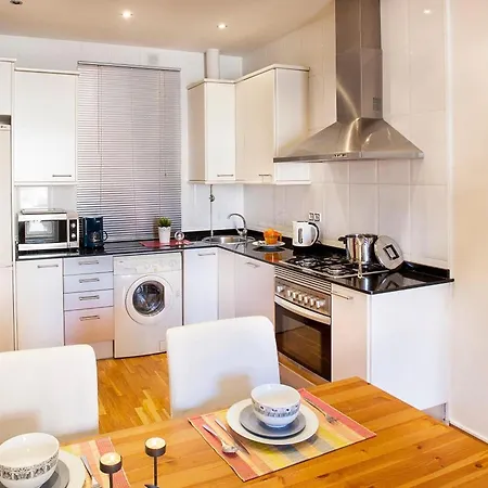 Apartmán Modern With Balcony Or Terrace